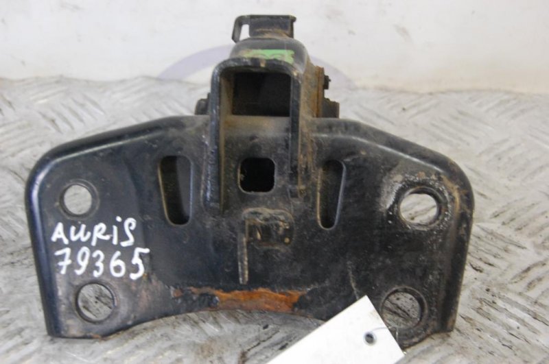 Подушка двигателя левая TOYOTA AURIS 06-12 12372-0D140 Б/У