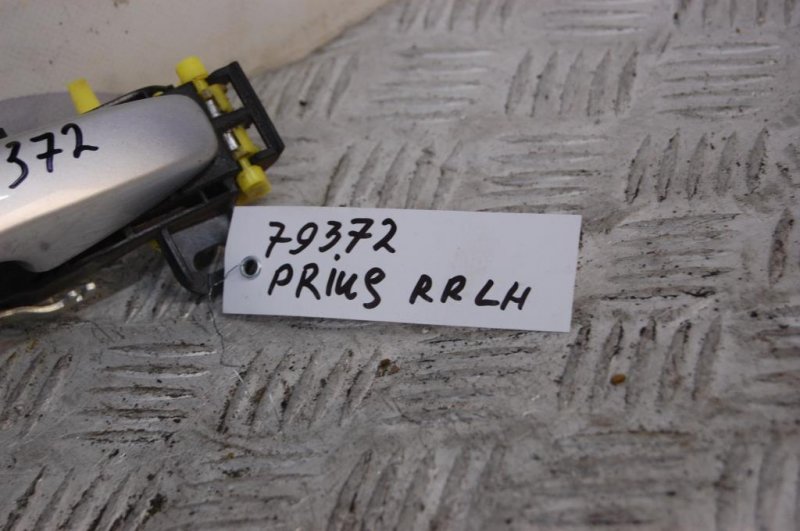 Ручка двери наружная задняя левая TOYOTA PRIUS - 30 09-17 Ручка двери наружная задняя левая TOYOTA PRIUS - 30 09-17