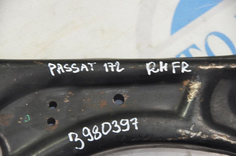 Рычаг передней подвески нижний передний правый PASSAT B7 11-15 2013 A32 2.5 CBUA