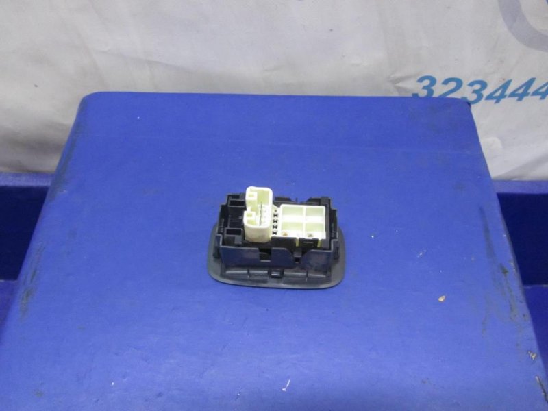 Кнопка стеклоподъемника AURIS 06-12 Кнопка стеклоподъемника AURIS 06-12