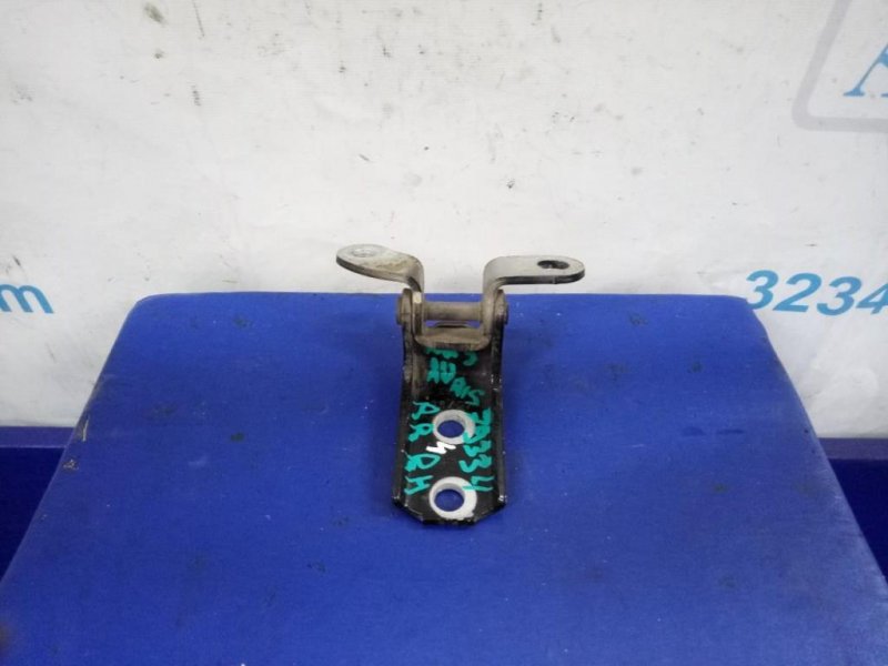 Запчасть петля двери нижняя задняя правая TOYOTA AURIS 06-12 Б/У Петля двери нижняя задняя правая TOYOTA AURIS 06-12 Б/У