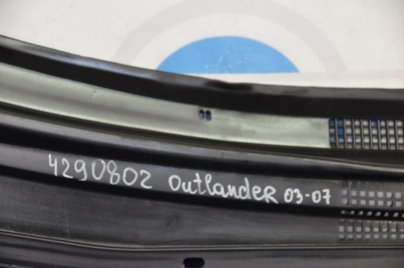 Пластик под лобовое стекло / Жабо OUTLANDER 03-07 2005 Внедорожник 2.4 Пластик под лобовое стекло / Жабо OUTLANDER 03-07 2005 Внедорожник 2.4