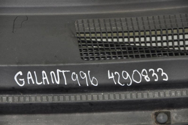 Пластик под лобовое стекло / Жабо GALANT 03-12