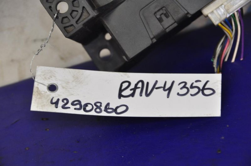 Блок электронный RAV4 05-12