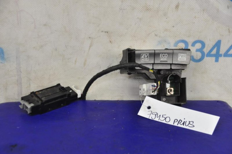 Блок кнопок консоли TOYOTA PRIUS - 30 09-17 84012-47101 Б/У