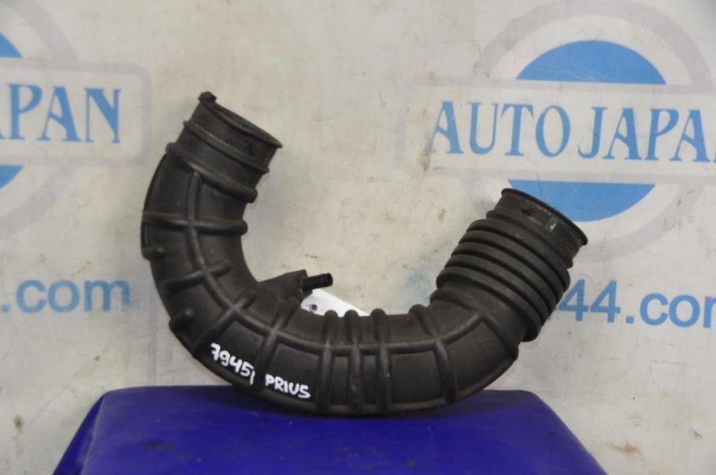 Патрубок воздушного фильтра TOYOTA PRIUS - 30 09-17 Б/У