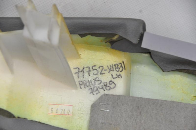 Накладка сиденья задняя левая PRIUS - 30 09-17 Накладка сиденья задняя левая PRIUS - 30 09-17