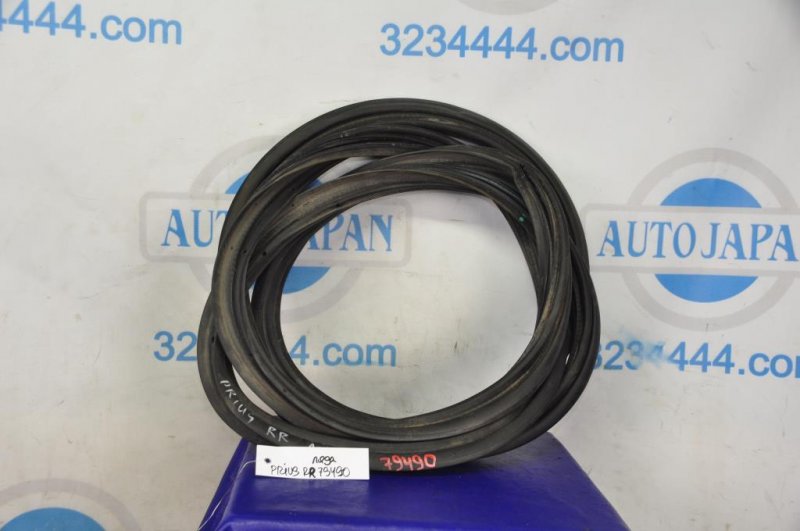 Уплотнитель двери TOYOTA PRIUS - 30 09-17 Б/У