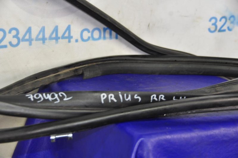 Уплотнитель двери PRIUS - 30 09-17