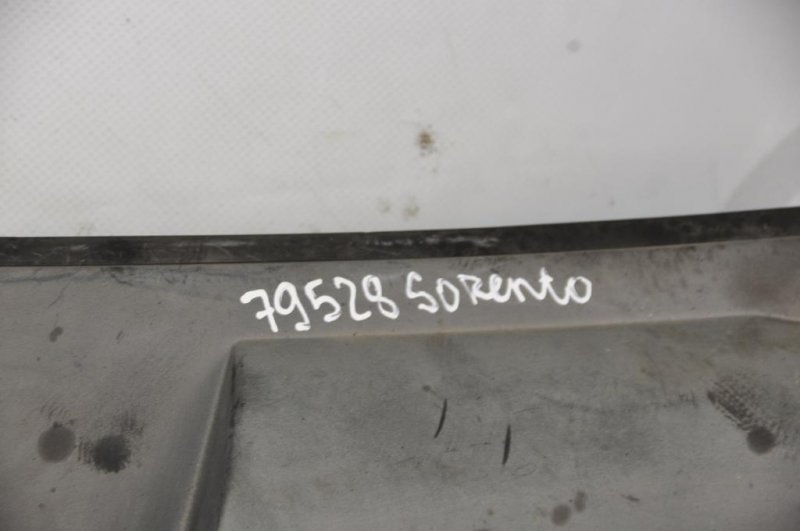 Пластик под лобовое стекло / Жабо SORENTO BL 02-09 Пластик под лобовое стекло / Жабо SORENTO BL 02-09
