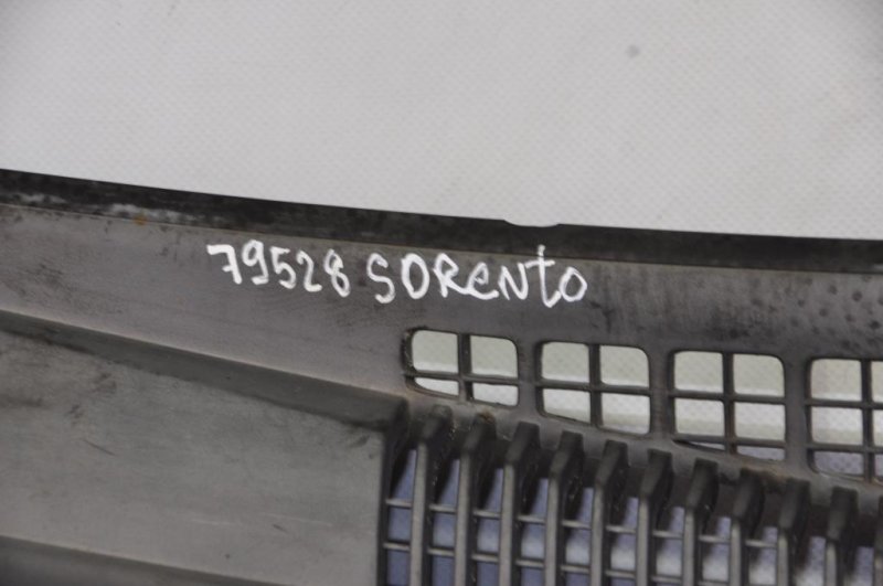 Пластик под лобовое стекло / Жабо KIA SORENTO BL 02-09 Пластик под лобовое стекло / Жабо KIA SORENTO BL 02-09