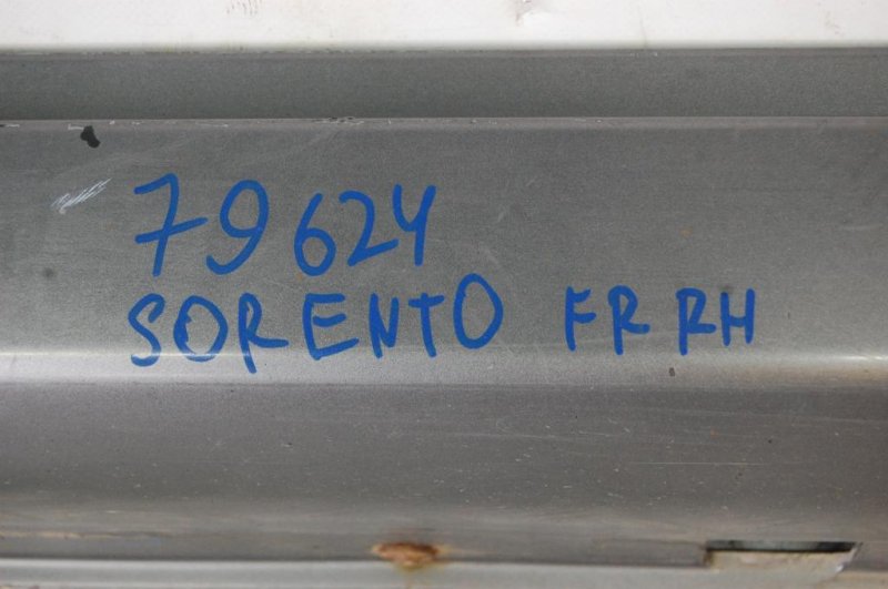 Накладка порога наружная правая SORENTO BL 02-09