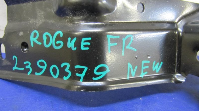 Кронштейн замка капота X-TRAIL/ROGUE T32 13-20