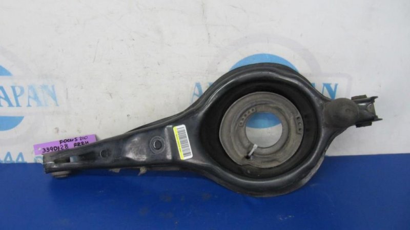 Рычаг задней подвески поперечный нижний задний правый FORD FOCUS 10-18 BV61-5K652-AF Б/У