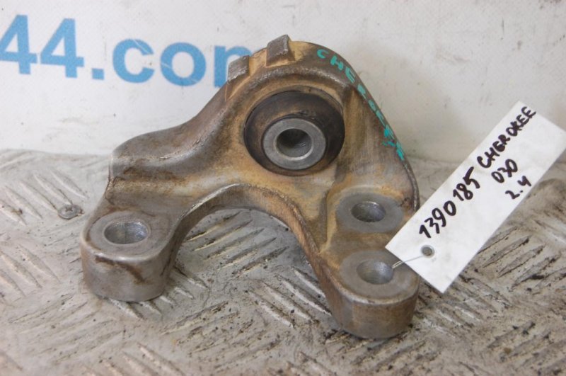 Запчасть кронштейн двигателя JEEP CHEROKEE 14- 2015 Внедорожник 2.4 68172353AD Б/У Кронштейн двигателя JEEP CHEROKEE 14- 2015 Внедорожник 2.4 68172353AD Б/У