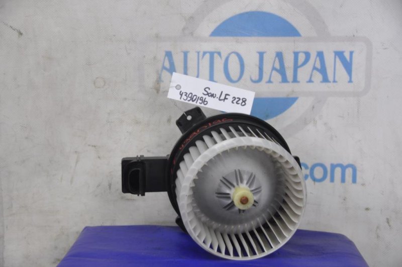 Запчасть моторчик печки HYUNDAI SONATA LF 2014- 2016 Седан 2.4 97113-C2000 Б/У Моторчик печки HYUNDAI SONATA LF 2014- 2016 Седан 2.4 97113-C2000 Б/У