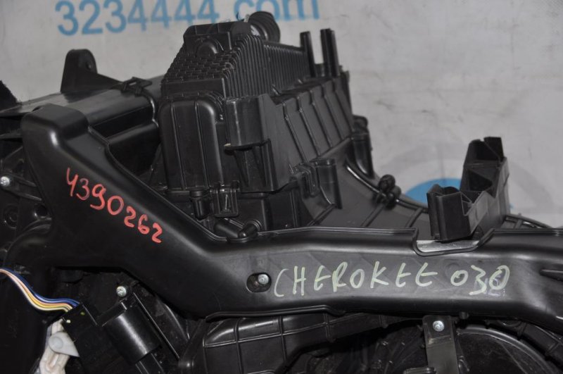 Корпус печки CHEROKEE 14- 2015 Внедорожник 2.4 Корпус печки CHEROKEE 14- 2015 Внедорожник 2.4