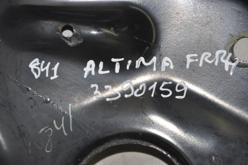 Крепление балки подвески переднее правое ALTIMA L33 12-18 2015 L33 2.5
