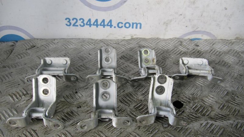 Петля двери NISSAN SENTRA B17 12-21 Седан 1.8