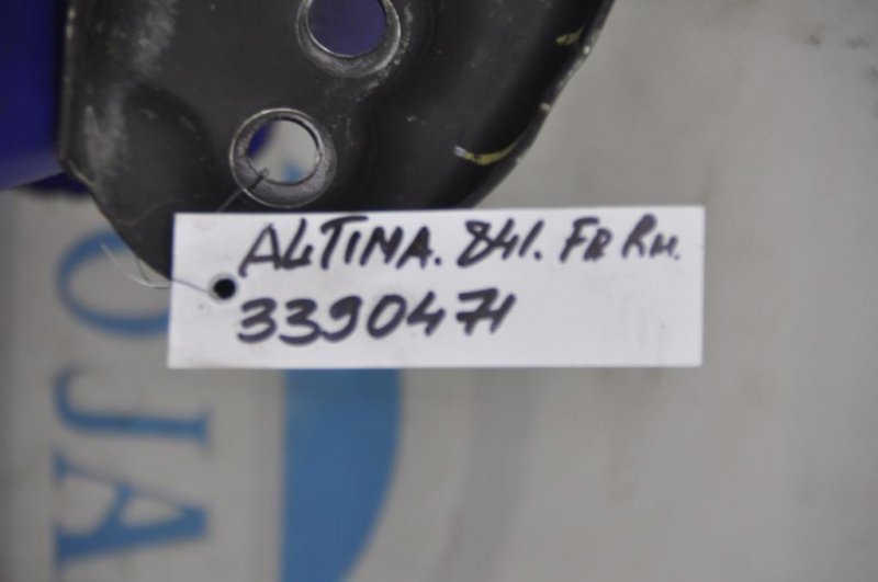 Крепление балки подвески заднее правое ALTIMA L33 12-18 2015 L33 2.5