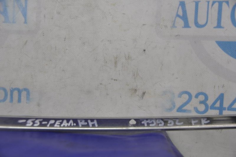 Молдинг двери передний правый CAMRY 55 14-17