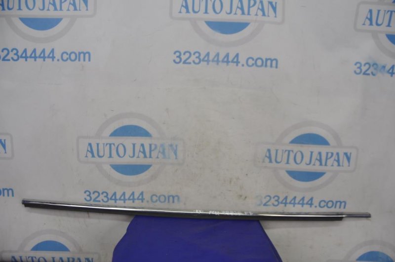 Запчасть молдинг двери верхний передний правый TOYOTA CAMRY 55 14-17 Б/У Молдинг двери верхний передний правый TOYOTA CAMRY 55 14-17 Б/У