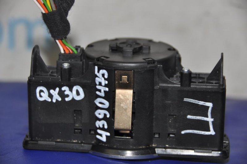 Блок управления освещением QX30 16-20 2016 Внедорожник 2.0 20PET