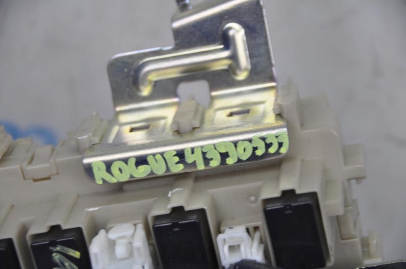 Блок предохранителей салон X-TRAIL/ROGUE T32 13-20 2014 T32 2.5 QR25DE