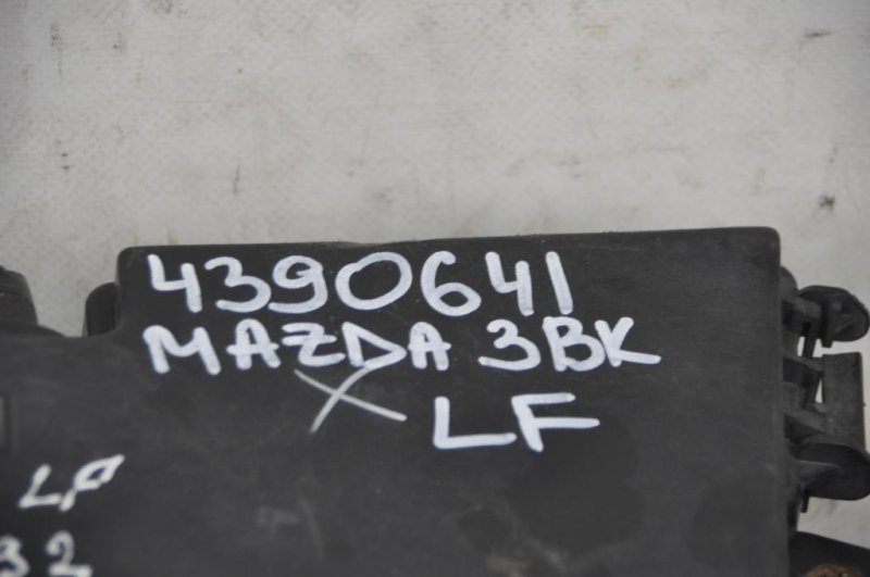 Блок предохранителей моторный отсек MAZDA 3 BK 03-08