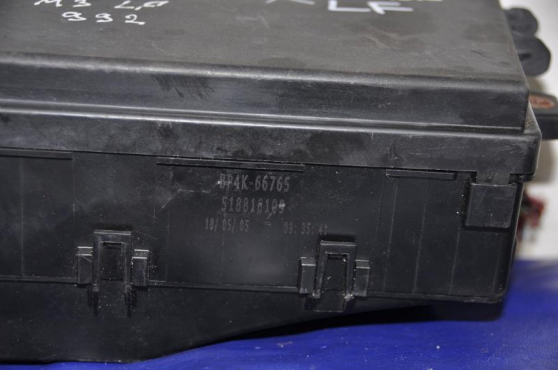 Блок предохранителей моторный отсек 3 BK 03-08