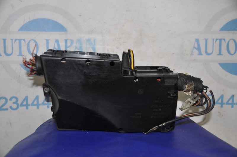 Блок предохранителей моторный отсек 3 BK 03-08