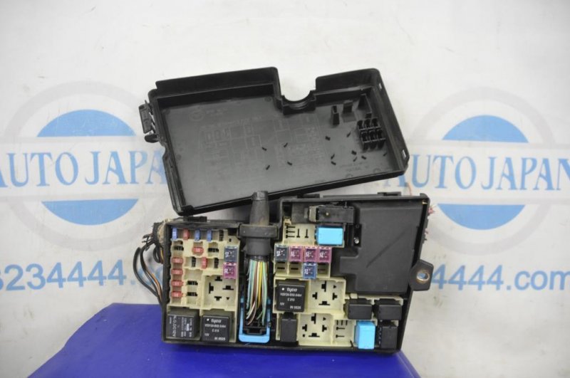 Блок предохранителей моторный отсек MAZDA 3 BK 03-08 EG21-66-760B Б/У