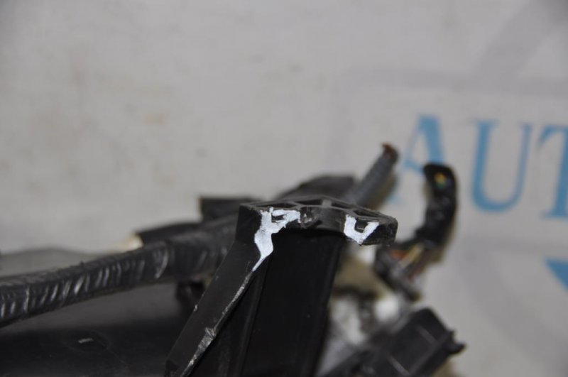 Блок предохранителей моторный отсек GX470 02-09