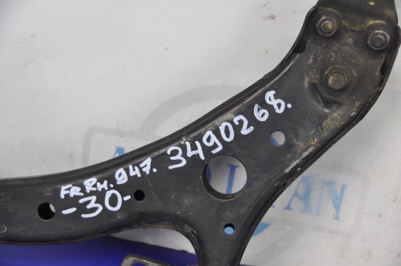 Рычаг передней подвески нижний передний правый CAMRY 30 02-06 2002 MCV30 3.0 1MZFE