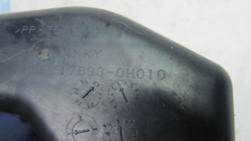 Резонатор воздушного фильтра TOYOTA CAMRY 40 06-11