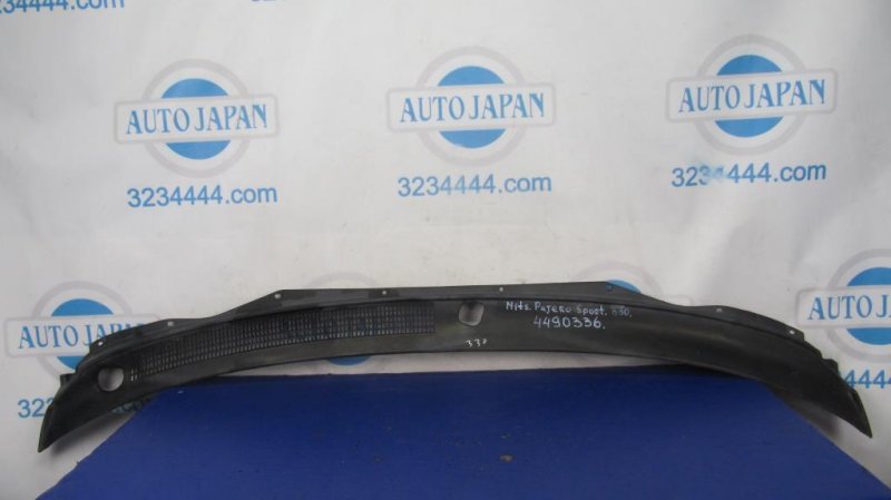 Пластик под лобовое стекло / Жабо MITSUBISHI PAJERO SPORT 96-09 2001 Внедорожник 3.0 MR221996 Б/У