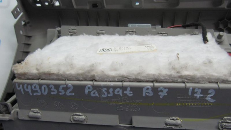 Бардачок PASSAT B7 11-15 2013 A32 2.5 CBUA