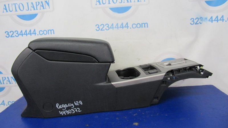 Подлокотник SUBARU LEGACY 09-15 BM 2011 Седан 2.5 EJ253 92114AJ04AVH Б/У
