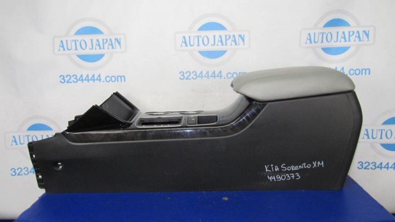 Подлокотник KIA SORENTO XM 09-14 84610-2P000VA Б/У