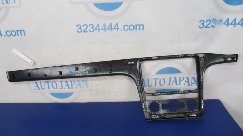 Накладка торпедо под магнитолу VOLKSWAGEN PASSAT B7 11-15 A32 2.5 CBUA
