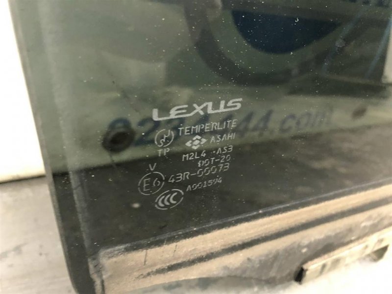 Стекло двери заднее правое RX300/330/350/400 03-09