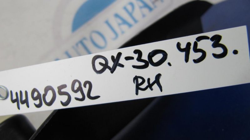 Накладка на стойку кузова задняя правая QX30 16-20 2016 Внедорожник 2.0 20PET Накладка на стойку кузова задняя правая QX30 16-20 2016 Внедорожник 2.0 20PET