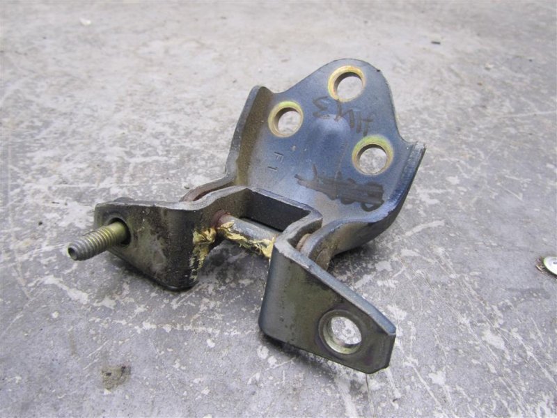 Петля двери нижняя передняя левая PAJERO SPORT 96-09 2001 Внедорожник 3.0 Петля двери нижняя передняя левая PAJERO SPORT 96-09 2001 Внедорожник 3.0