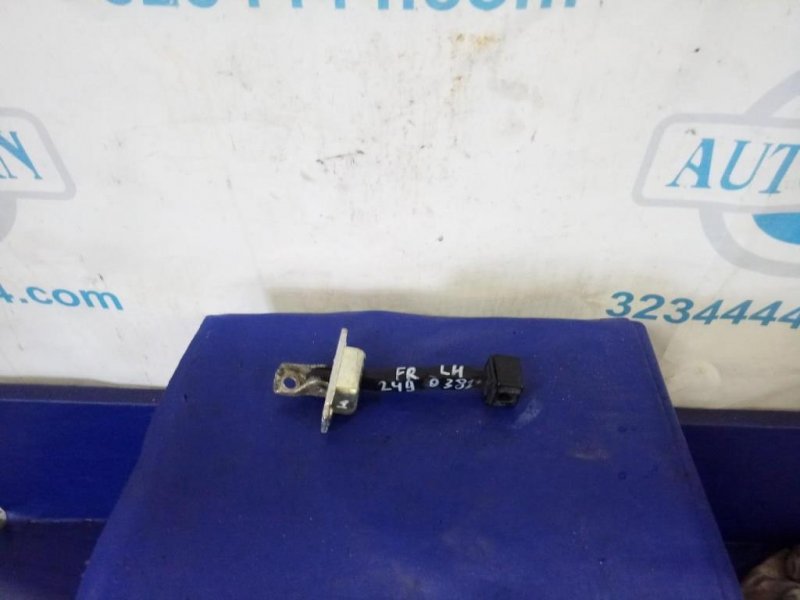 Ограничитель двери передний левый MITSUBISHI LANCER X 10 07-15 2008 Седан 2.0 5702A079 Б/У