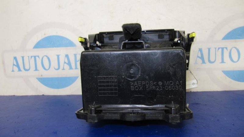 Бардачок TOYOTA CAMRY 55 14-17 ASV50 2.5 2ARFE