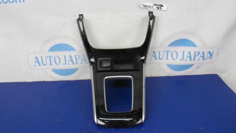 Накладка в салоне NISSAN SENTRA B17 12-21 2016 Седан 1.8 96941-3YU1A Б/У