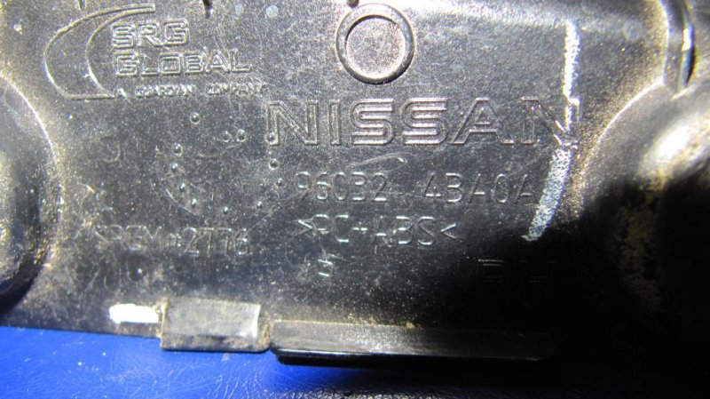 Спойлер крышки багажника правый X-TRAIL/ROGUE T32 13-20