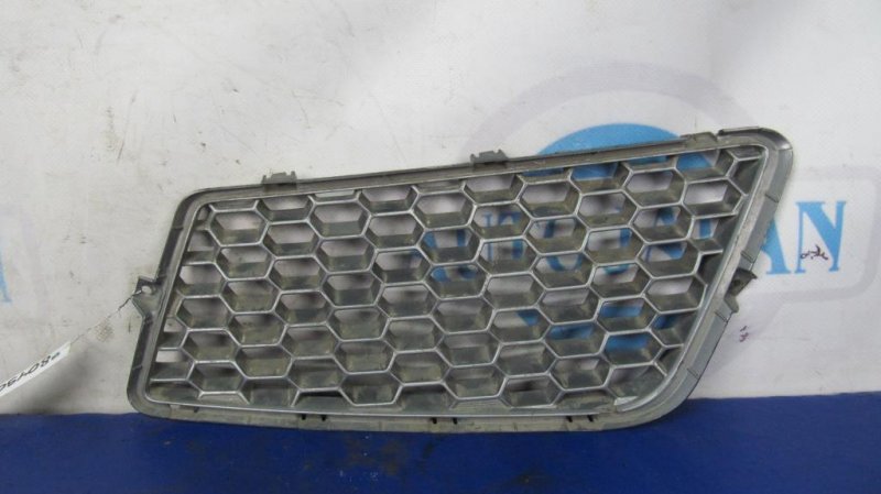 Решетка радиатора передняя правая MITSUBISHI L200 06-14 7450A006 Б/У
