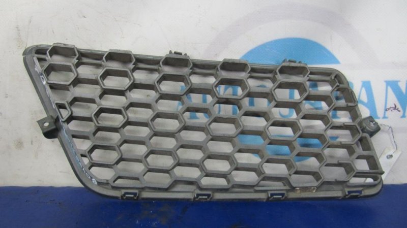 Решетка радиатора передняя правая MITSUBISHI L200 06-14