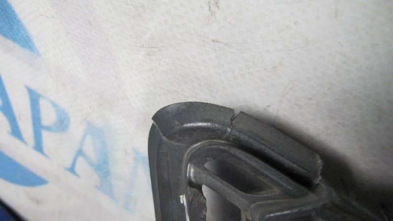 Решетка радиатора передняя правая L200 06-14